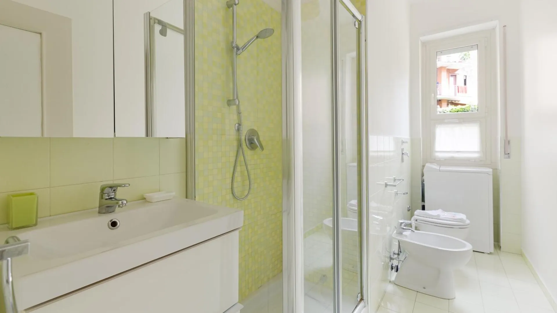 Apartamento Gerusalemme M5 Yellow Studio With Closed Balcony! Milão Itália