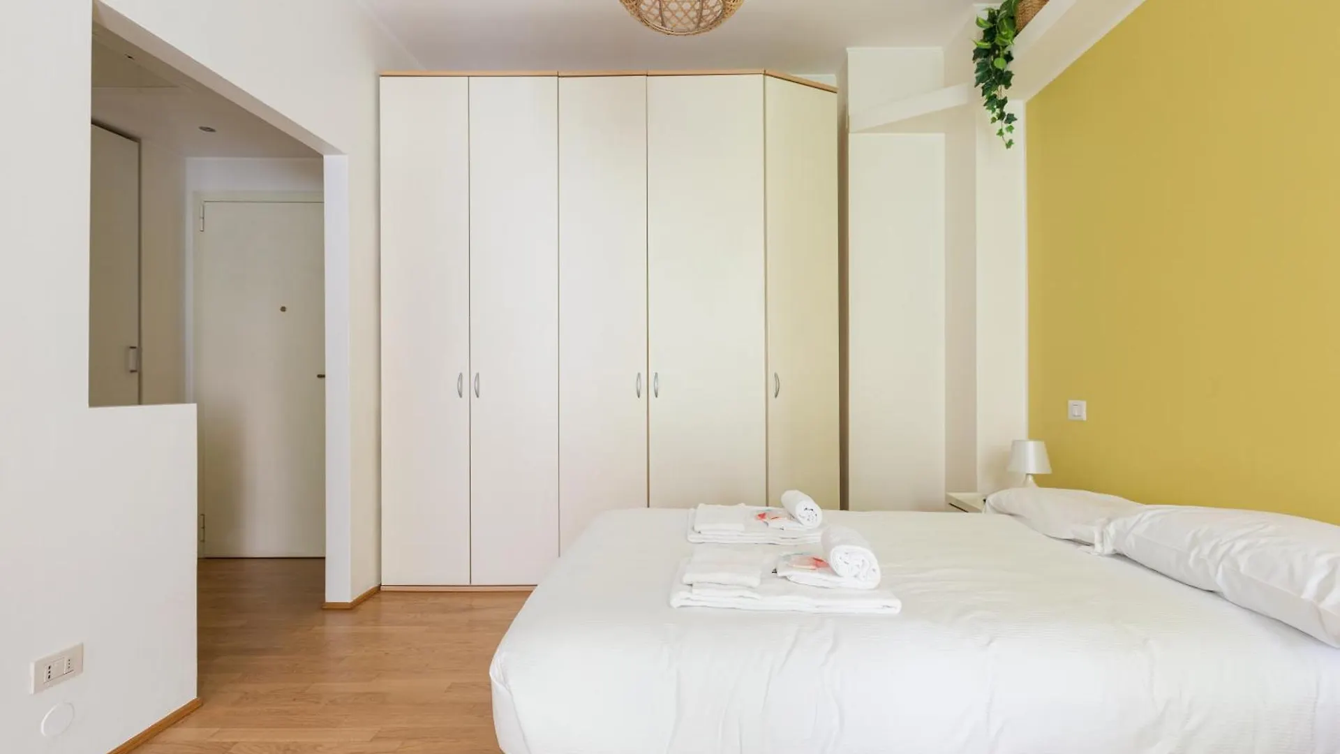 Apartment Gerusalemme M5 Yellow Studio With Closed Balcony! Milan
