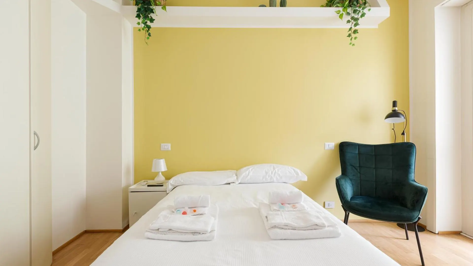 Gerusalemme M5 Yellow Studio With Closed Balcony! Milan Italy