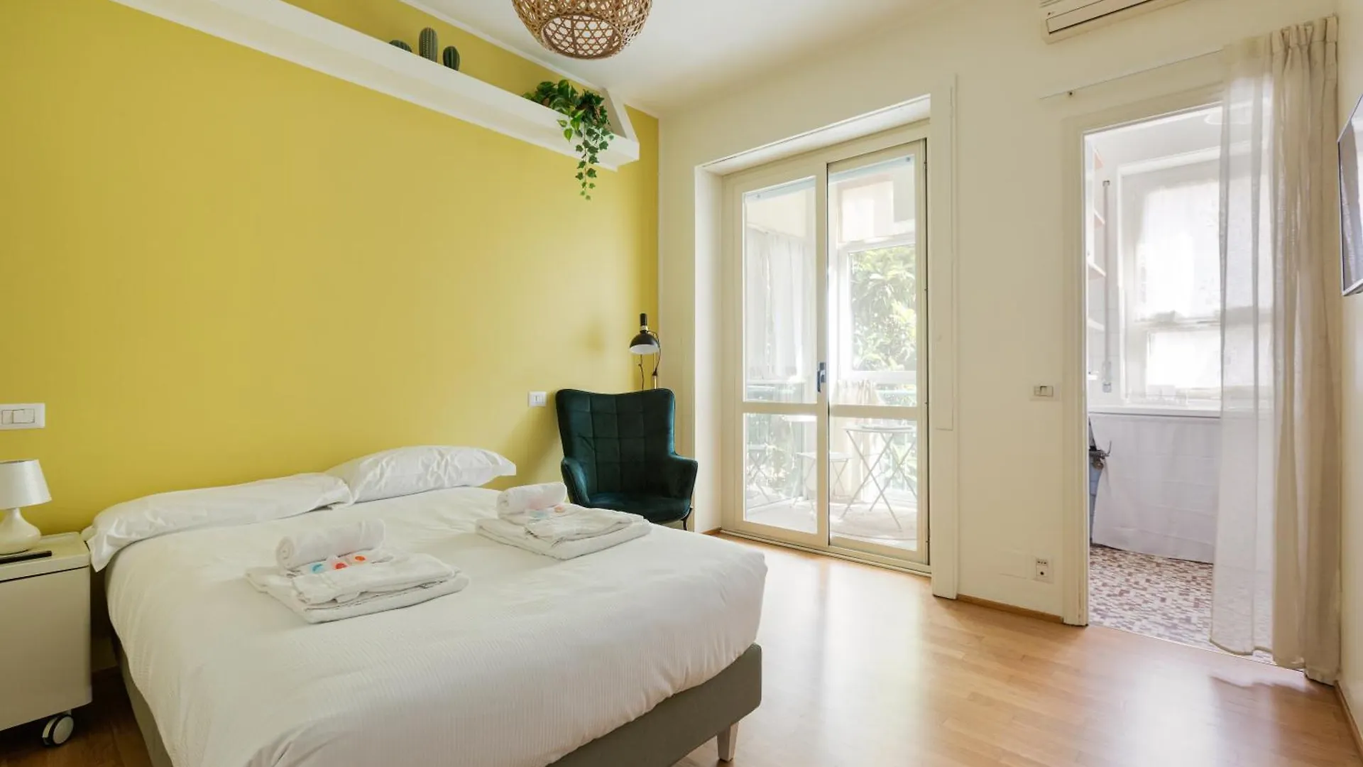 Gerusalemme M5 Yellow Studio With Closed Balcony! Milan 0*,  Italy