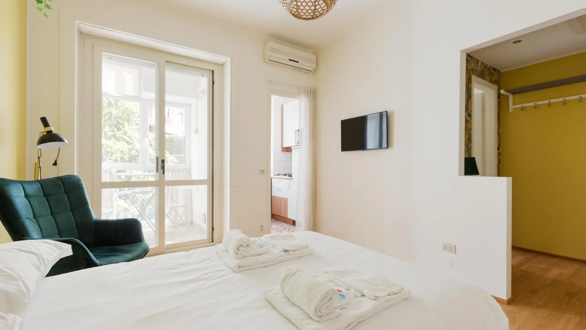 Gerusalemme M5 Yellow Studio With Closed Balcony! Milan Apartment